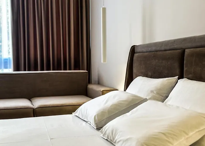 Alexander Rooms